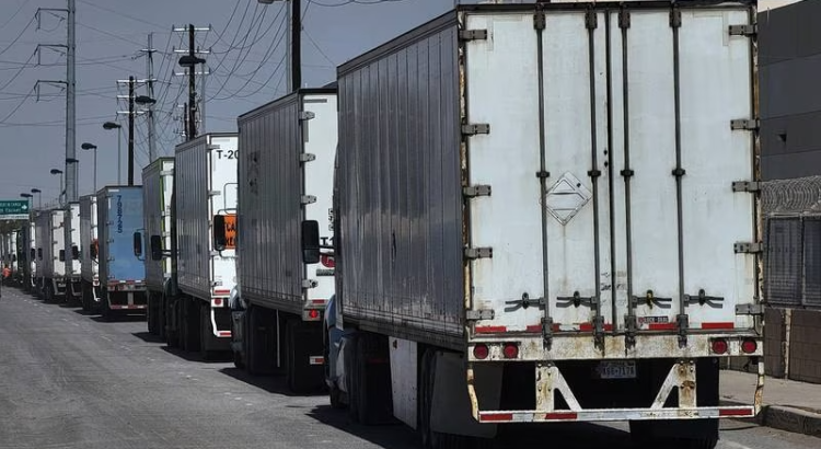 Greg Abbot es acusado por empresarios mexicanos de obstaculizar exportaciones a Texas