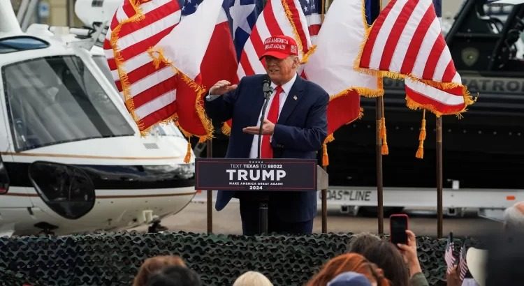 Donald Trump promete en Texas poner mas muros