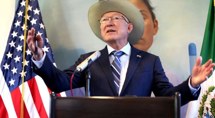 Ken Salazar critica la estrategia de seguridad de AMLO: «Abrazos, no balazos» ha fallado