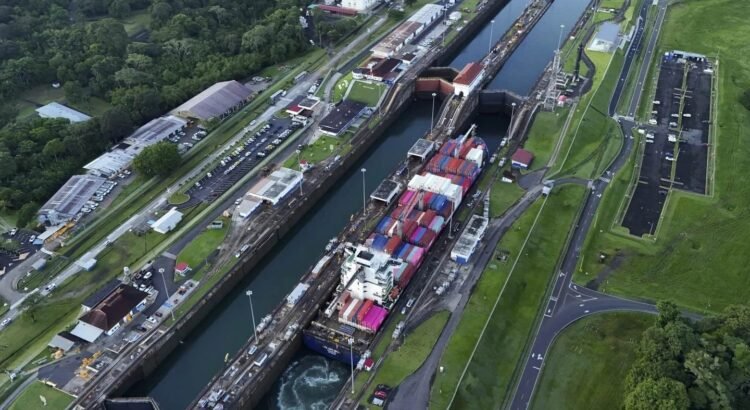 Trump amenaza con intentar recuperar el Canal de Panamá