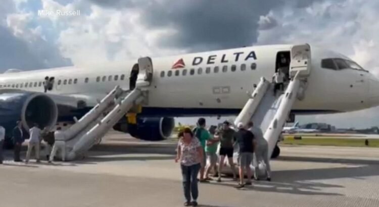 Avión de Delta aborta despegue por fallo en el motor y deja al menos cuatro heridos en Atlanta