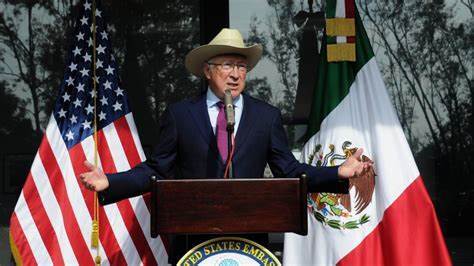 Ken Salazar confirma que  dejará de ser embajador en México el 7 de enero