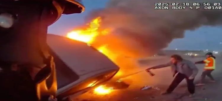 Captan video de rescate a una mujer mientras su auto se incendia