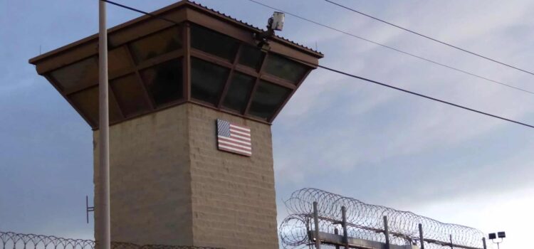 Estados Unidos inicia con traslado de migrantes a Guantánamo