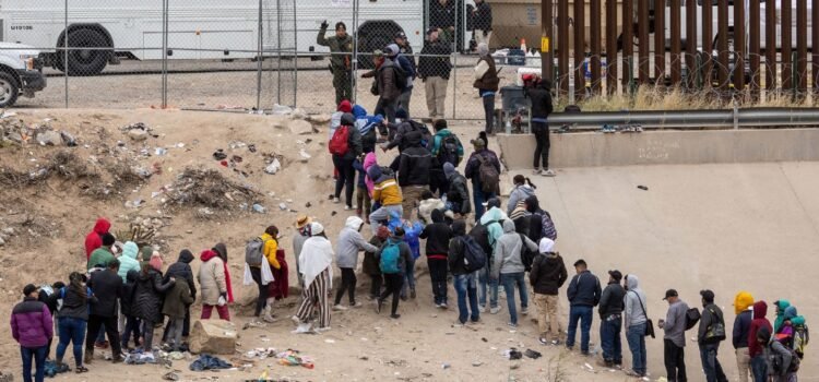 Corte de EU mantiene orden que prohíbe a Trump deportar bajo la ley de 1798