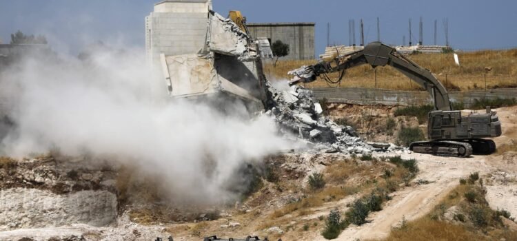 Israel demuele una aldea palestina en Cisjordania