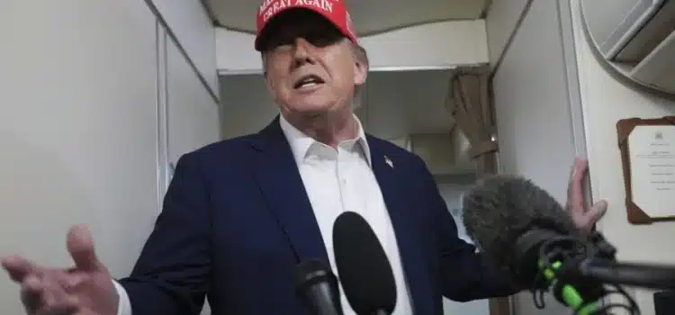 El presidente Trump dice que planea visitar Texas devastado por las inundaciones el viernes