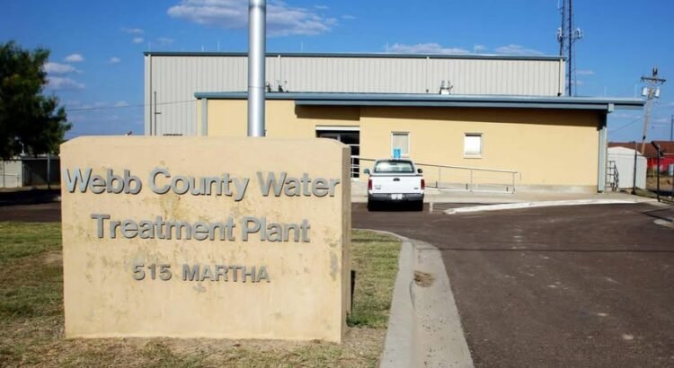 Laredo acumula más de 300 reportes por olor extraño en el agua potable