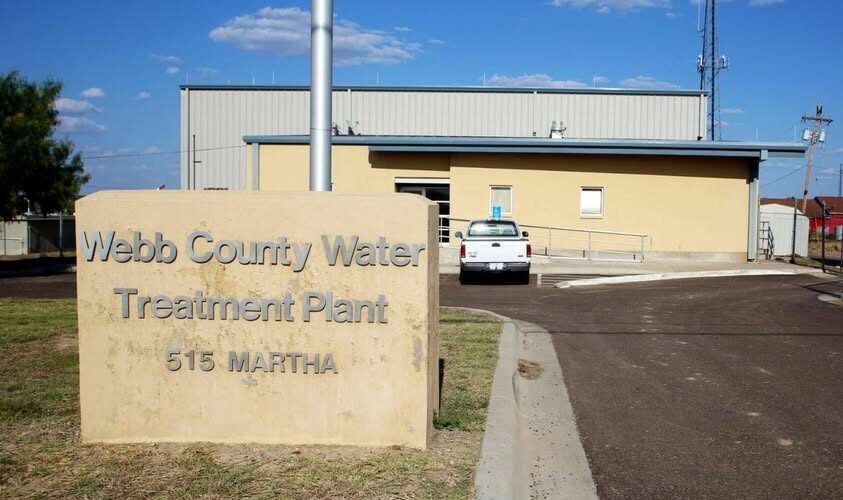 Laredo acumula más de 300 reportes por olor extraño en el agua potable