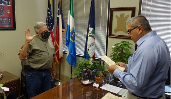 Exautoridad de salud de Laredo sancionada por presunta relación personal con paciente