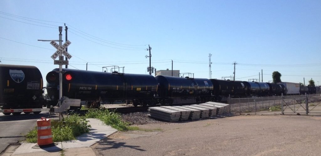 Buscan soluciones a bloqueos del tren en la ciudad de Laredo