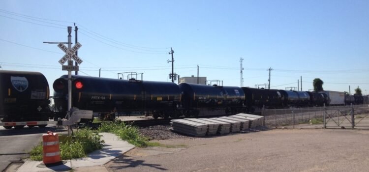 Buscan soluciones a bloqueos del tren en la ciudad de Laredo