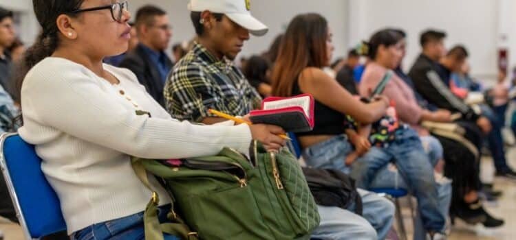 Estudiantes de Laredo reaccionan a directiva estatal sobre matrícula para estudiantes indocumentados