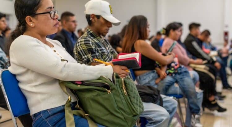 Estudiantes de Laredo reaccionan a directiva estatal sobre matrícula para estudiantes indocumentados