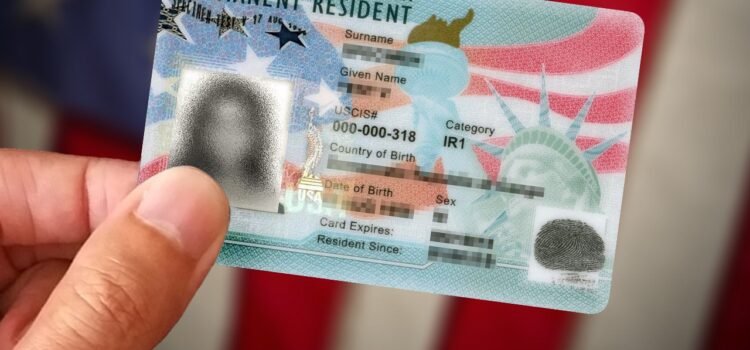Advierte CBP sobre uso de Green Card