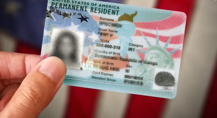 Advierte CBP sobre uso de Green Card