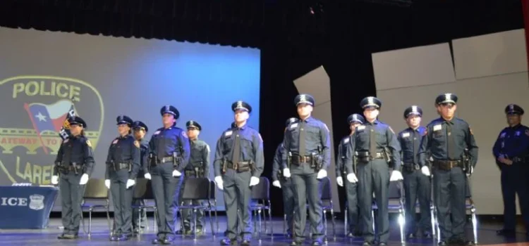 Policía de Laredo da la bienvenida a 17 nuevos oficiales