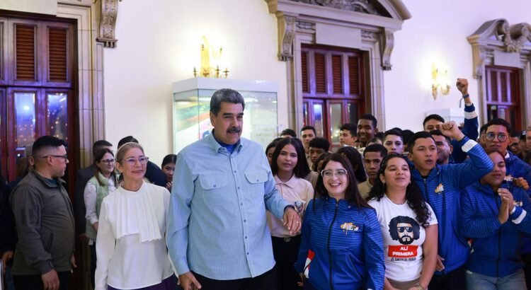 Maduro afirma que «no van a poder con Venezuela» y evita hablar sobre el Cartel de los Soles Maduro afirma que «no van a poder con Venezuela» y evita hablar sobre el Cartel de los Soles