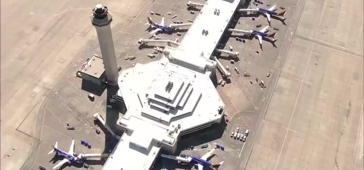 Los viajeros de Laredo expresan su preocupación por la reducción de vuelos.