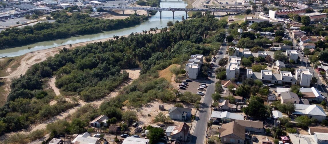 Laredo se enfrenta al muro… otra vez