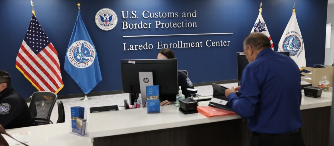 El puerto de entrada de Laredo anuncia la ampliación del horario de atención del Centro de Inscripción de SENTRI.