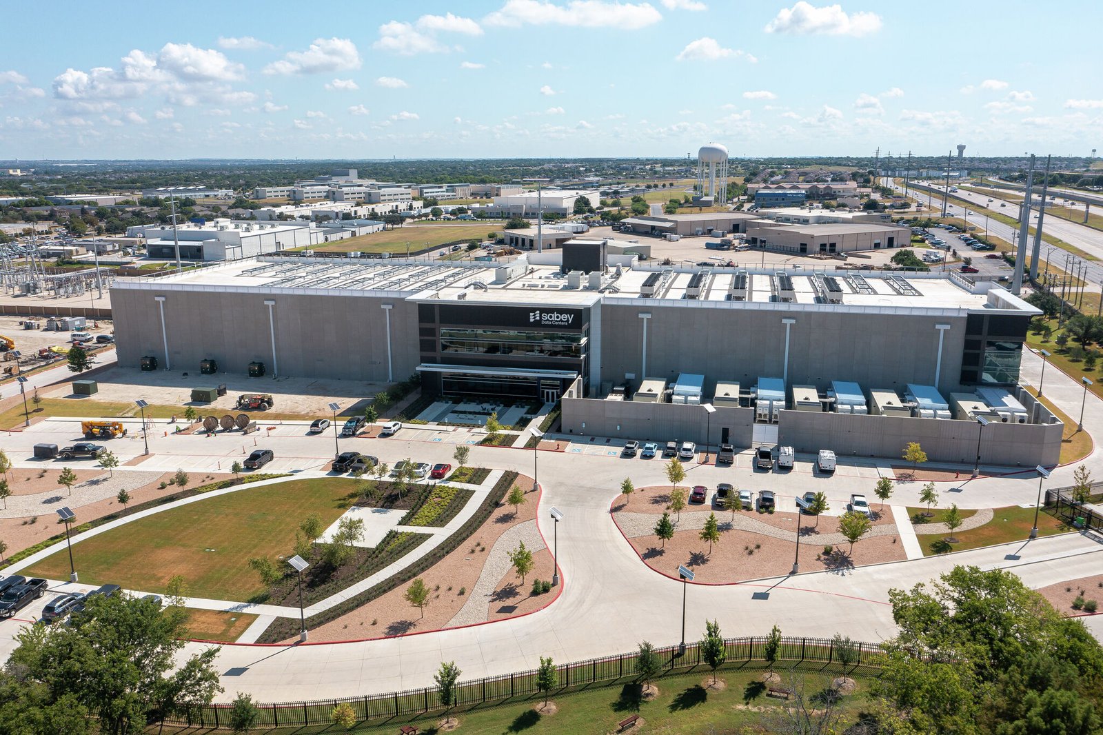 Los centros de datos en Tarrant se encuentran entre los investigados mientras el fiscal general de Texas exige una respuesta sobre el uso del agua.