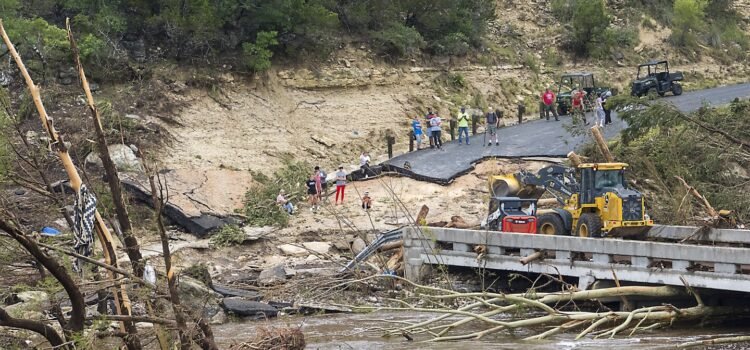 Inundaciones en Texas dejan cerca de 90 muertos y decenas de desaparecidos